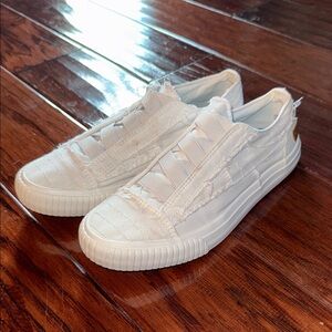 Stylish White Canvas Sneakers for Women